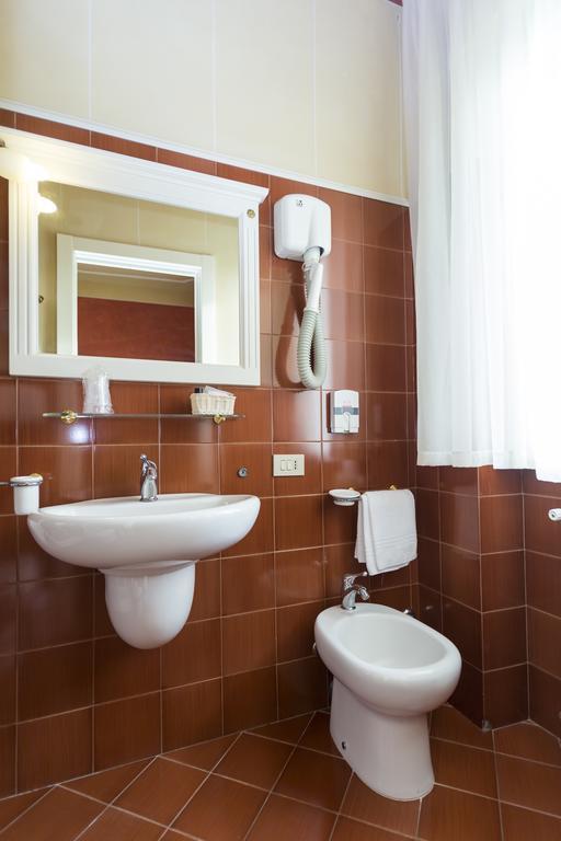 Hotel Gennarino Livorno Phòng bức ảnh